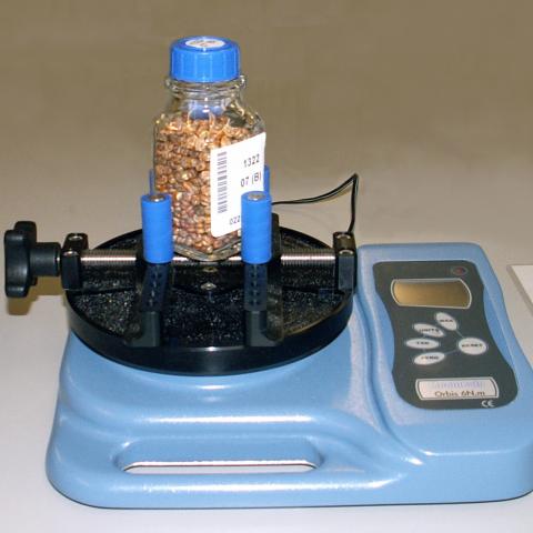 Plastic caps with a liner can be quickly tested for application torque with a manual digital tester